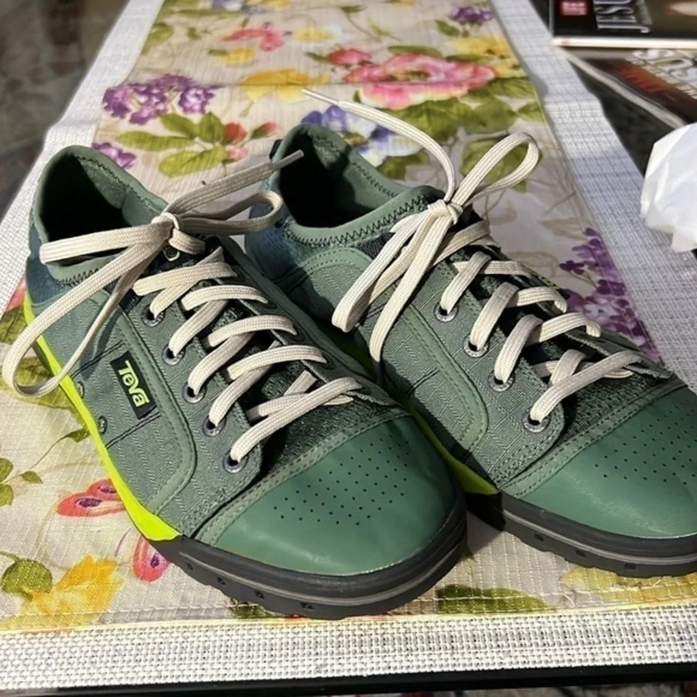 Teva SIZE 9,  S/N 1000225 green lace up shoes.